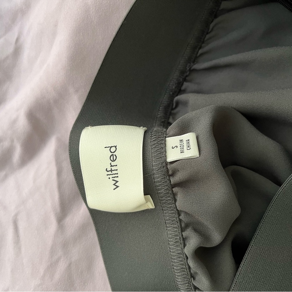 Wilfred Aritzia Grey Pleated Midi Skirt - Picture 2 of 2